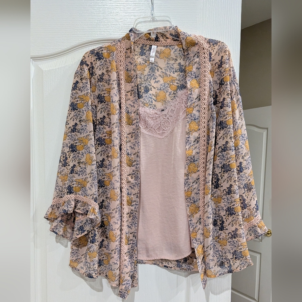 2 Piece Set: Floral Kimono Cardigan with Lace Trim And Pink Cami
